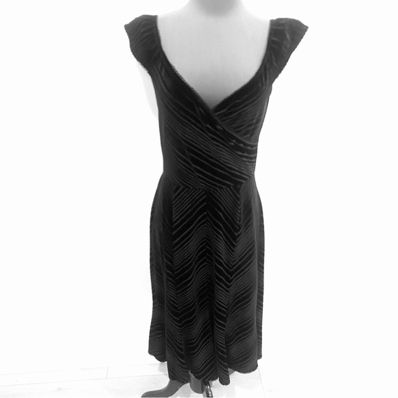 VINTAGE BETSEY JOHNSON BLACK VELVET BURNOUT CAP SLEEVE V NECK DRESS SIZE MEDIUM - Picture 1 of 11